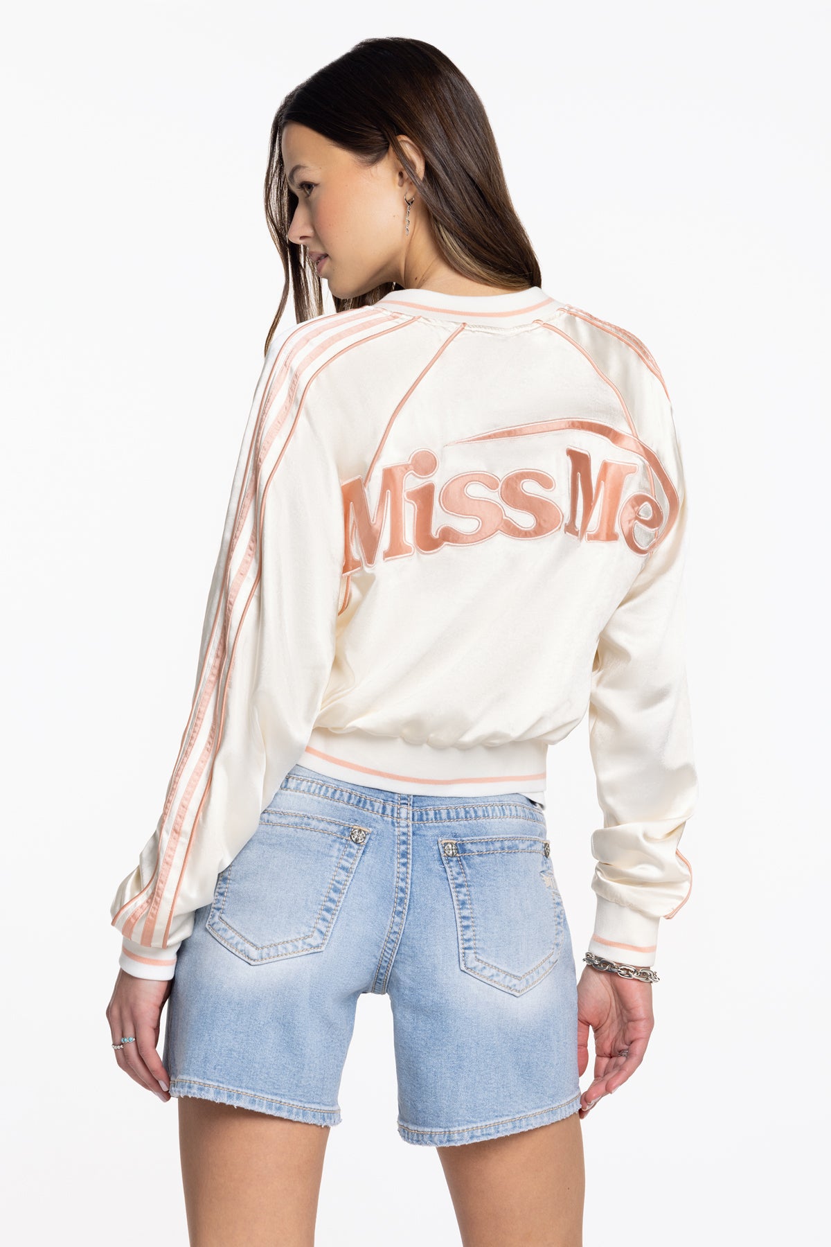 BMJ0036L_CREAMWHITE.BACKCROP_89daa2cd-a5d9-46b4-9514-5eba08445701